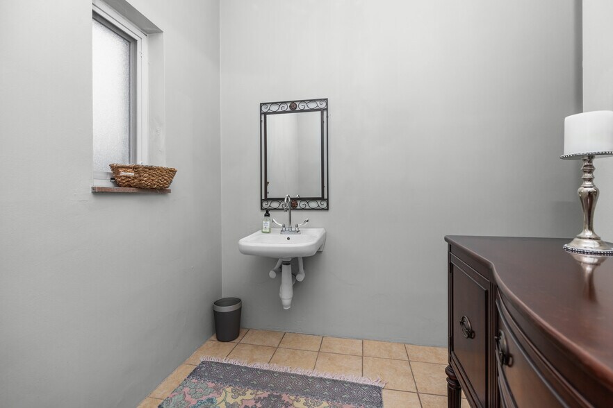 More Photos Of 206 Alexander Ave, Strabane Medical For Sale