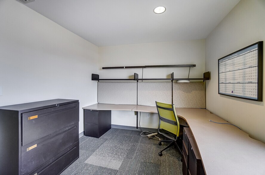 More Photos Of 3925-3927 Brotherton Rd, Cincinnati Office For Sale