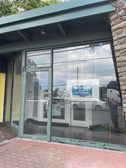 More Photos Of 570 Broadway, Amityville Office For Sale