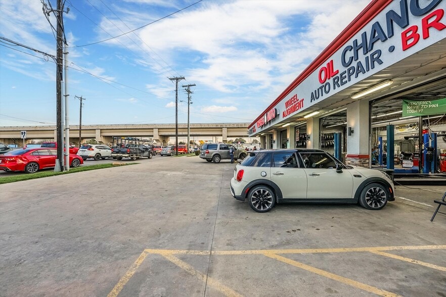 More Photos Of 109 N Story Rd, Irving Service For Sale