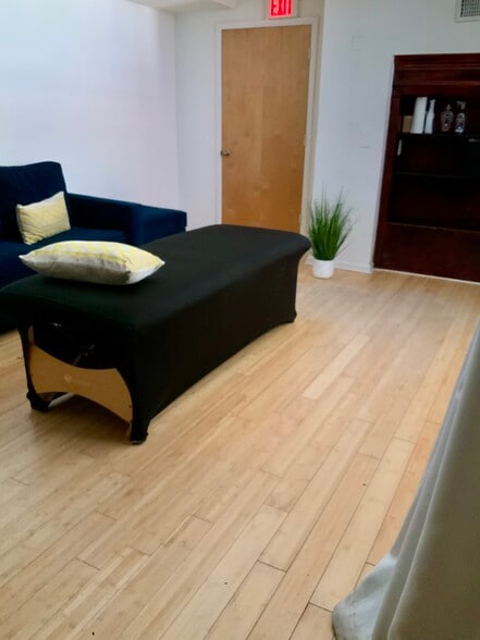 More Photos Of 465 W 41st St, Miami Beach Storefront Retail Residential For Lease