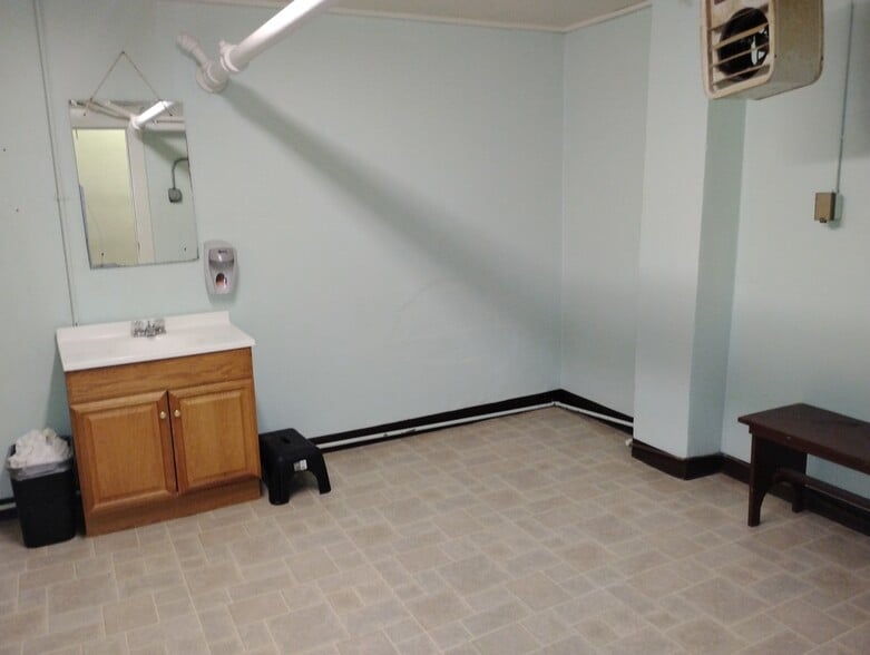 More Photos Of 906 Elm St, Coffeyville Religious Facility For Sale