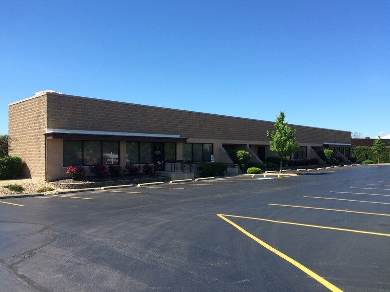 More Photos Of 760 N Frontage Rd, Willowbrook Warehouse For Lease
