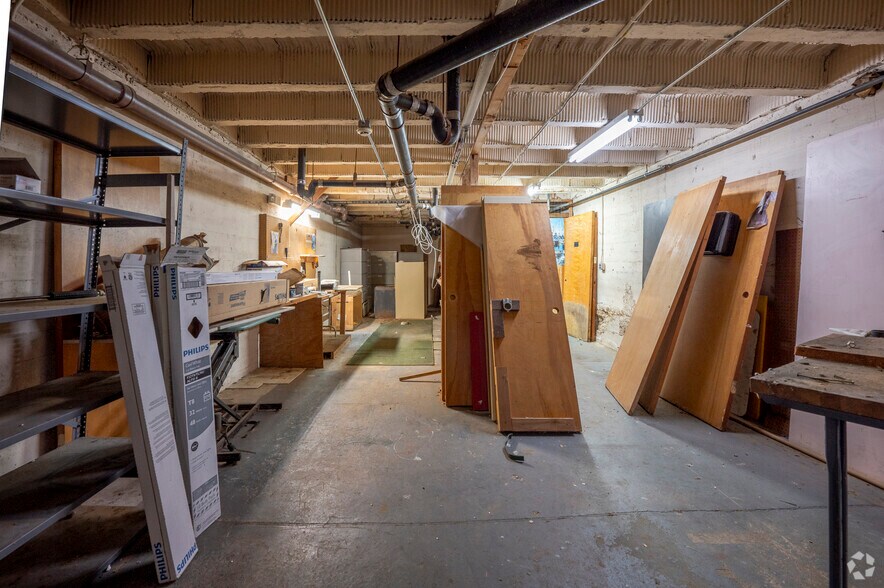 More Photos Of 1 Brockway Pl, White Plains Veterinarian Kennel For Lease