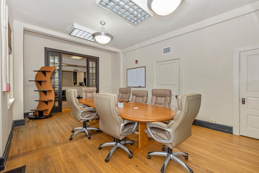 More Photos Of 5 S Market St, Frederick Storefront Retail Office For Lease