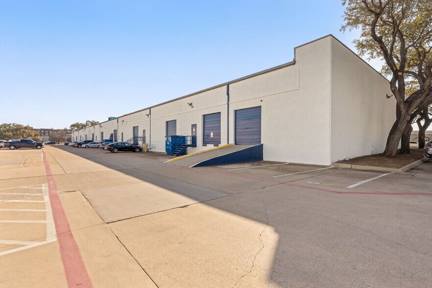 More Photos Of 1300 N Interstate 35E, Carrollton Unknown For Lease
