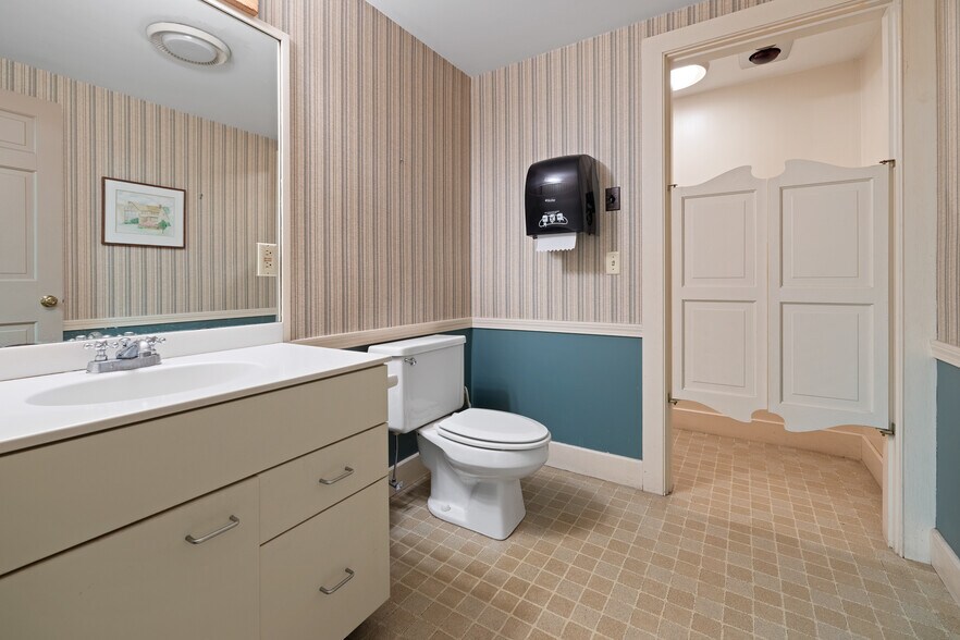 More Photos Of 68 Lyme Rd, Hanover Office Residential For Sale