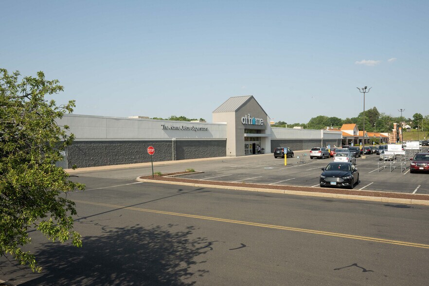 More Photos Of 1125-1205 Tolland Tpke, Manchester Unknown For Lease