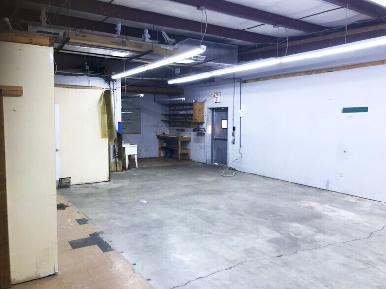 More Photos Of 2108 Paris Rd, Columbia General Retail For Lease