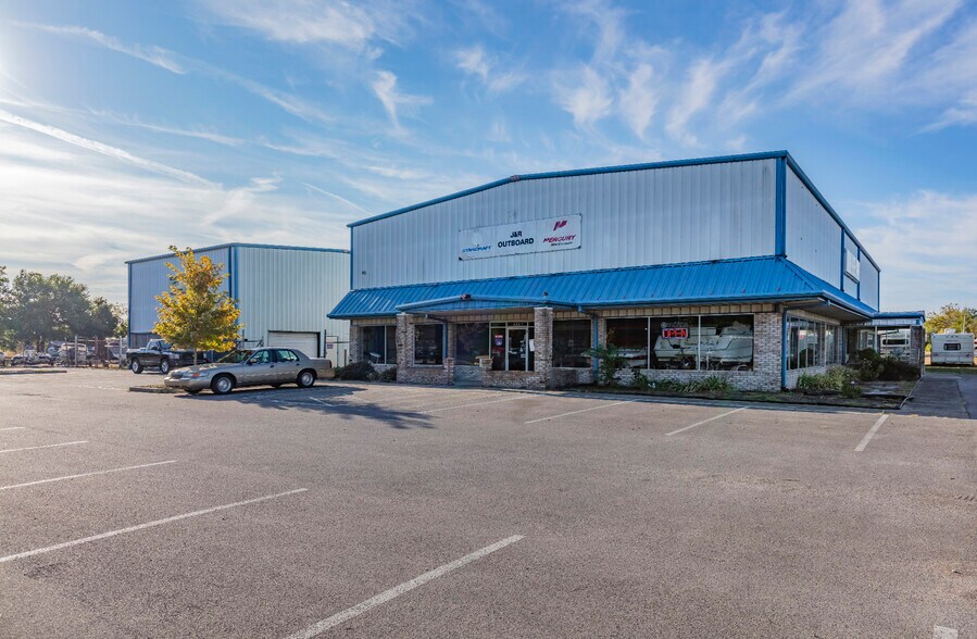 More Photos Of 9201 Blue Lick Rd, Louisville Warehouse For Sale