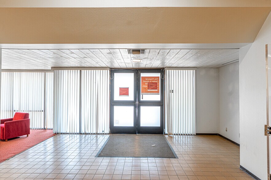 More Photos Of 2495 Lakeshore Dr, Lake Elsinore Bank For Sale