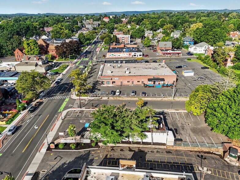 More Photos Of 530 Farmington Ave, Hartford Restaurant For Sale