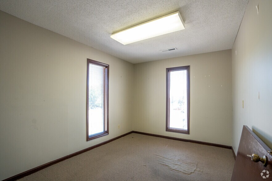 More Photos Of 1515 Huffman Rd, Center Point Unknown For Lease