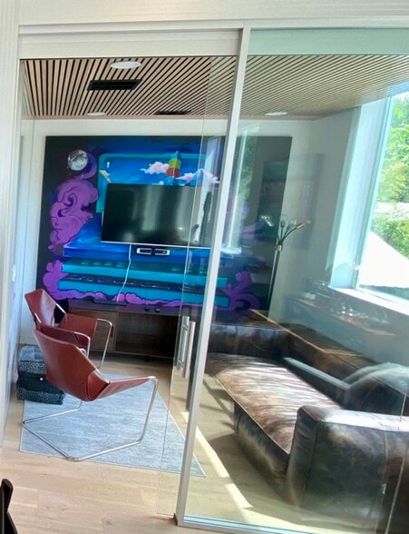 More Photos Of 1632 S 1st St, Austin Office For Lease