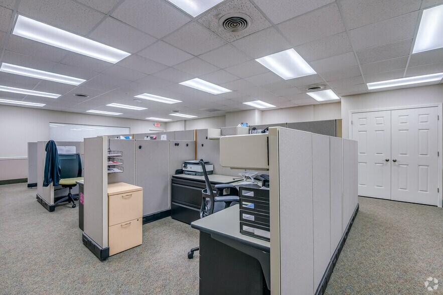 More Photos Of 10625 W North Ave, Milwaukee Medical For Lease