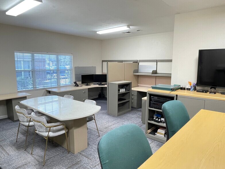 More Photos Of 6208 NW 43rd St, Gainesville Office For Sale