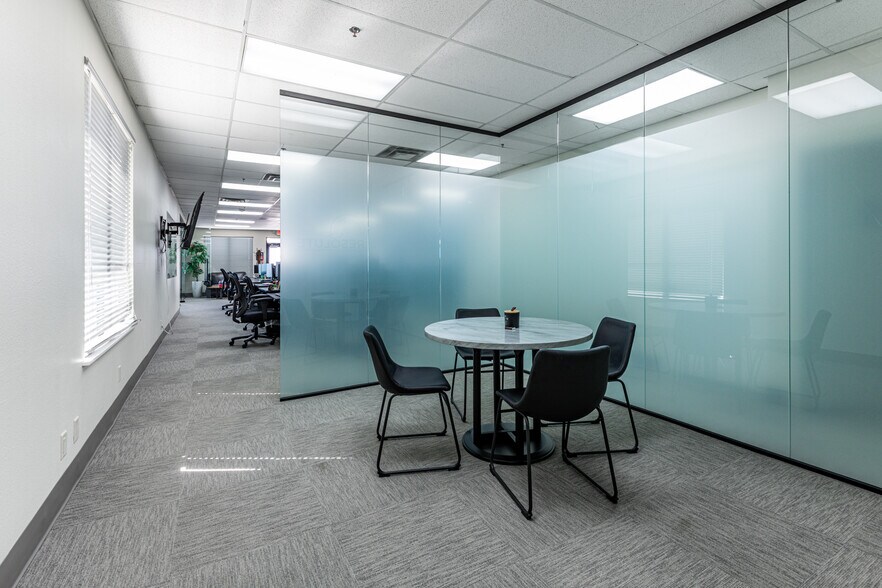 More Photos Of 6546 N Landmark Dr, Park City Office For Lease