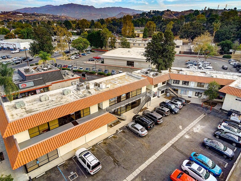 More Photos Of 22916 Lyons Ave, Santa Clarita Storefront Retail Office For Lease