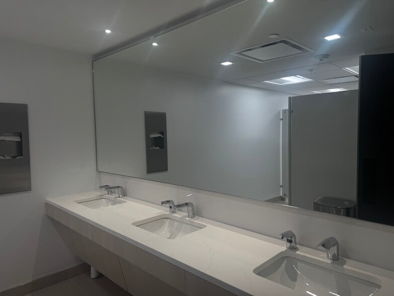 More Photos Of 277 Northern Blvd, Great Neck Office For Lease