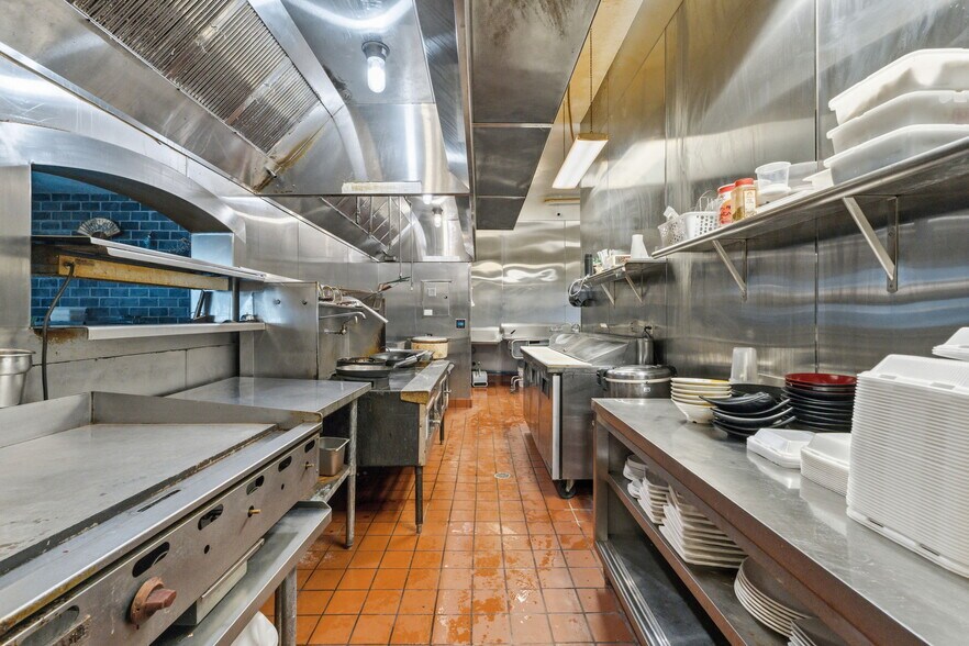 More Photos Of 1377 W El Monte Way, Dinuba Restaurant For Lease