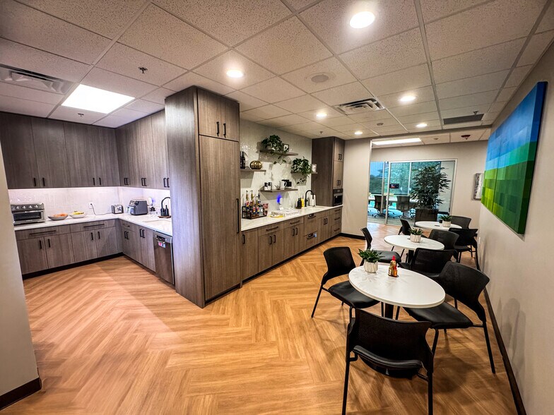 More Photos Of 3350 Pinnacle Hills Pky, Rogers Office For Sale