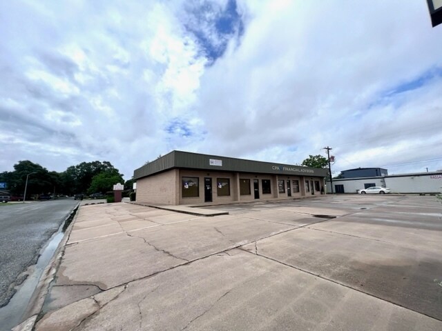 More Photos Of 3512 Avenue I, Rosenberg Office For Lease