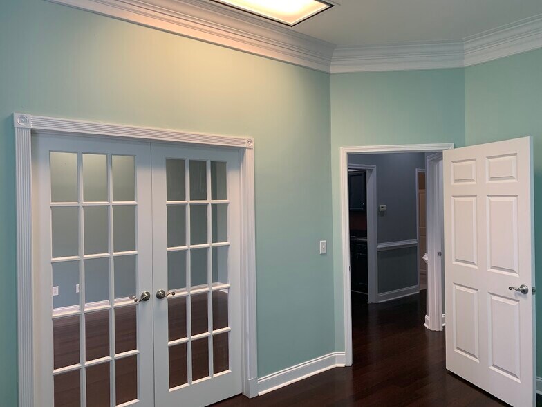More Photos Of 1825 Lockeway Dr, Alpharetta Office For Sale