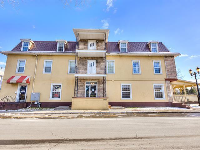 Primary Photo Of 349-353 Rue De L'hôtel-De-Ville, Farnham Storefront Retail Residential For Sale