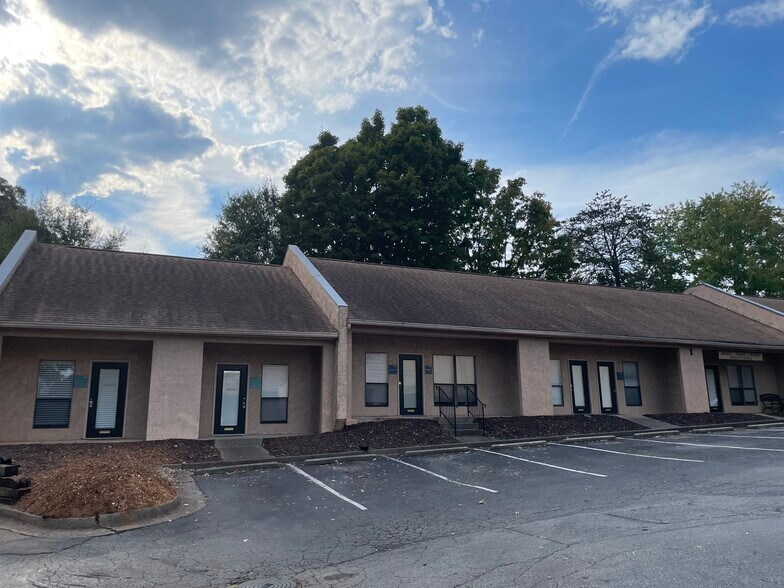 More Photos Of 770 Old Roswell Rd, Roswell Office For Lease