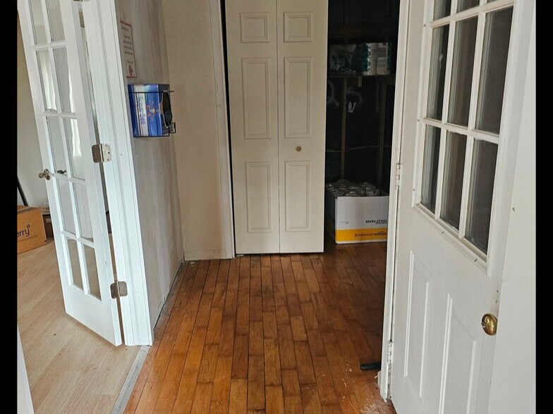 More Photos Of 210 Broad St, Saint Georges Flex For Lease