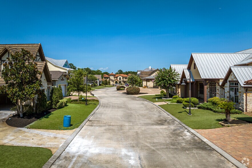 More Photos Of 18750 Interstate 45, Spring Unknown For Lease