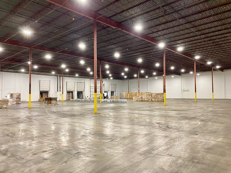 More Photos Of 4316 W Minnesota St, Indianapolis Manufacturing For Lease