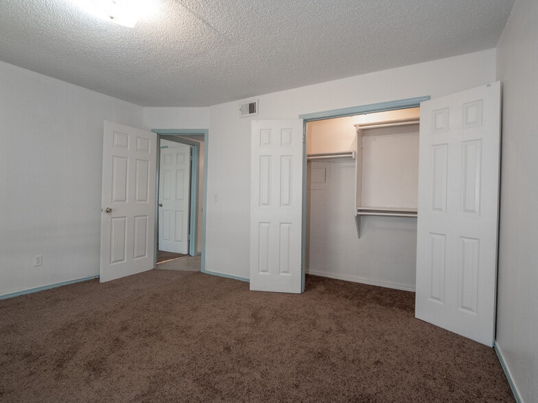 More Photos Of 5924 NW 10th St, Oklahoma City Apartments For Sale