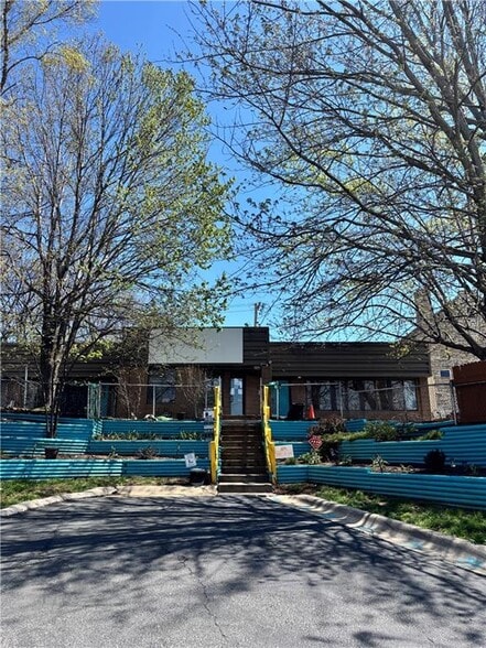 Primary Photo Of 2939 Cherry St, Kansas City Schools For Sale