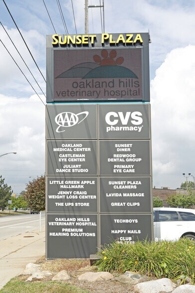 More Photos Of 31-125 E Long Lake Rd, Troy Unknown For Lease