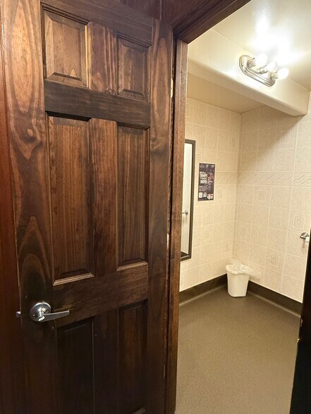 More Photos Of 51815 Kenai Spur Hwy, Kenai General Retail For Sale