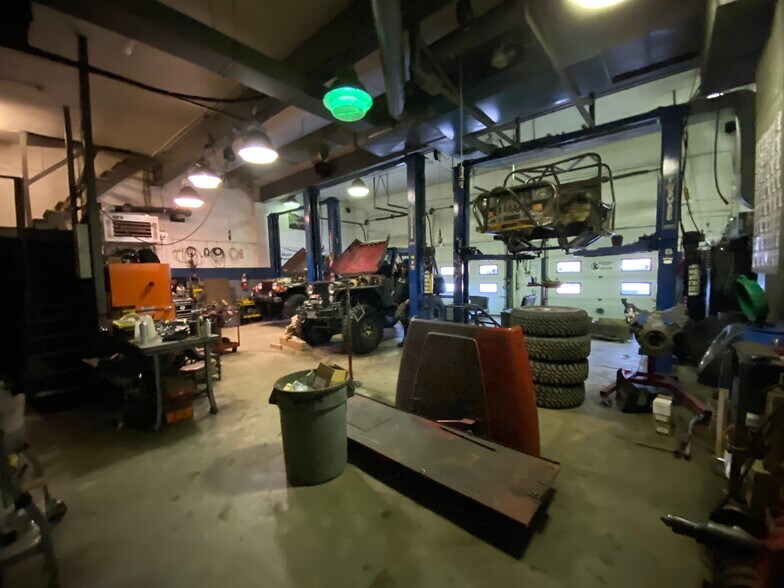 More Photos Of 29 Bridge St, Pelham Auto Dealership For Lease