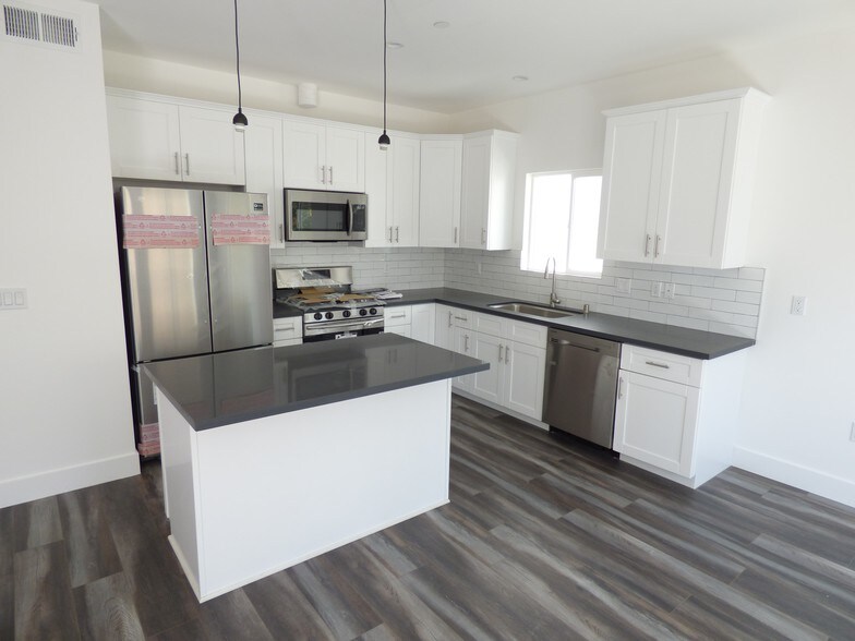 More Photos Of 6732 Irvine Ave, North Hollywood Apartments For Sale