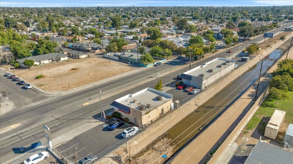 More Photos Of 3298 E McKinley Ave, Fresno Freestanding For Lease