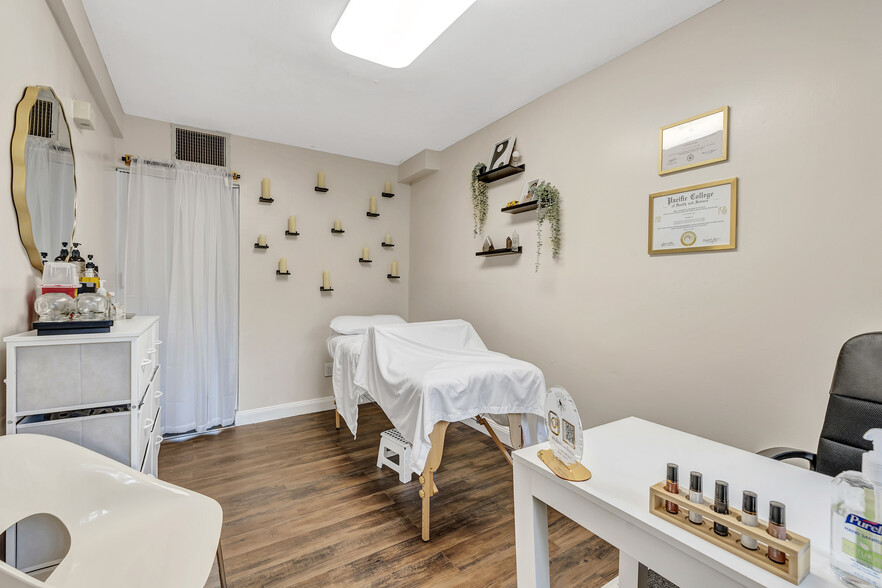 More Photos Of 482 Manor Rd, Staten Island Office For Lease