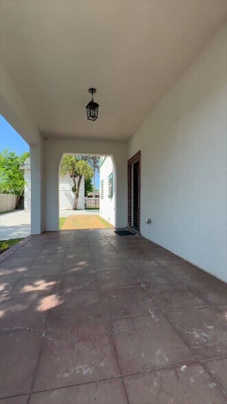 Primary Photo Of 1314 N 15th St, Waco General Retail For Sale
