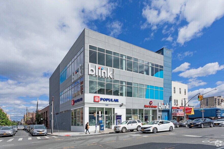 Primary Photo Of 641-645 E Tremont Ave, Bronx Storefront For Lease