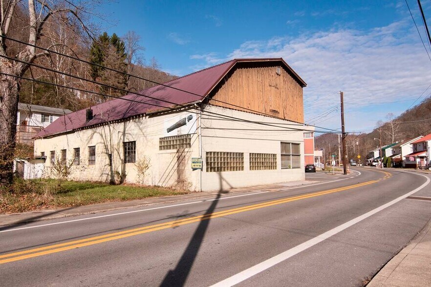 More Photos Of 1002 Guyandotte Ave, Mullens Storefront For Sale