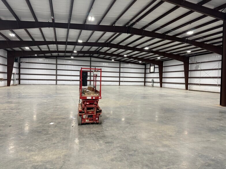 More Photos Of 595 Kawneer dr, Springdale Warehouse For Sale