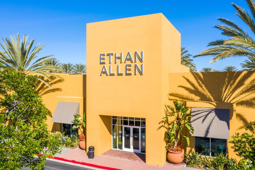 More Photos Of 2915-3011 El Camino Real, Tustin Unknown For Lease