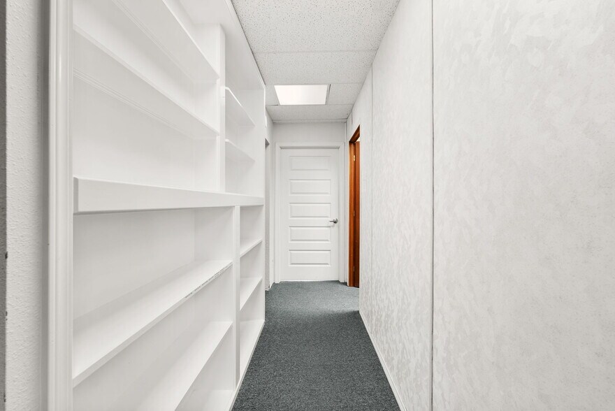 More Photos Of 1017 W Main St, Centralia Flex For Sale