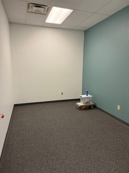 More Photos Of 1301 W 1st St, Springfield Medical For Lease