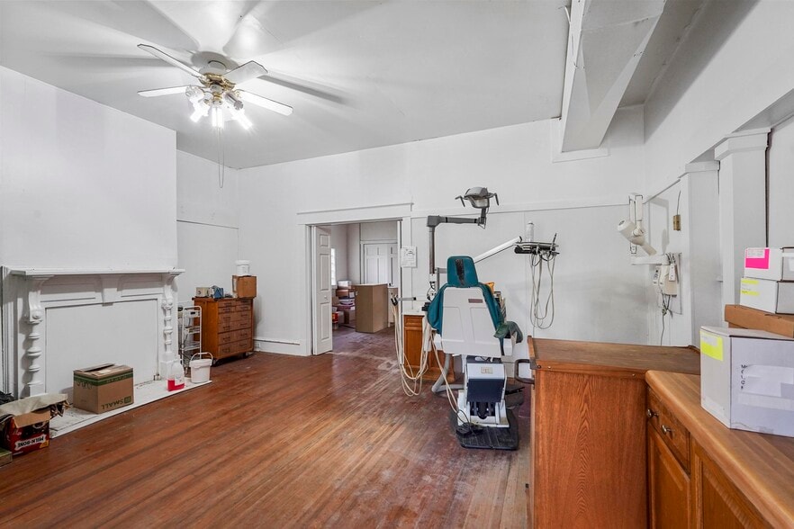 More Photos Of 505 S Washington St, Kaufman Storefront Retail Office For Sale