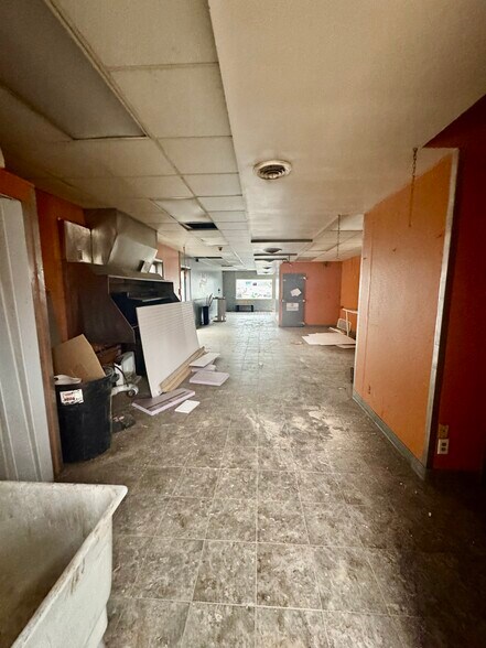 More Photos Of 126 Walnut St, Washington Freestanding For Sale