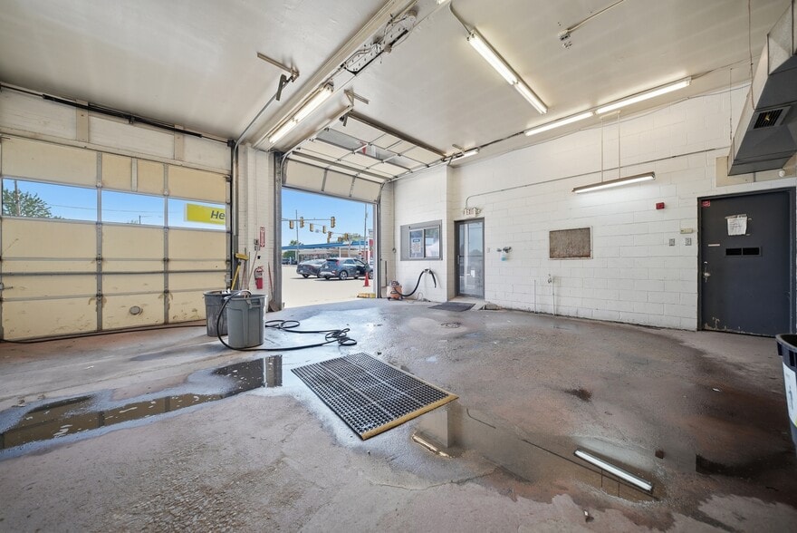 More Photos Of 428 S Willow St, Manchester Freestanding For Sale